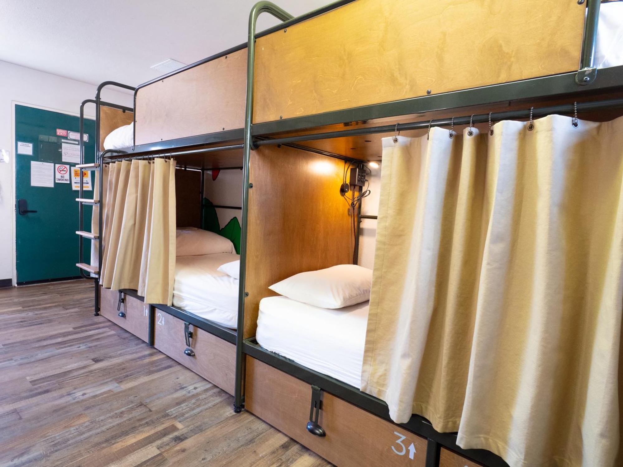 Rad Hostal